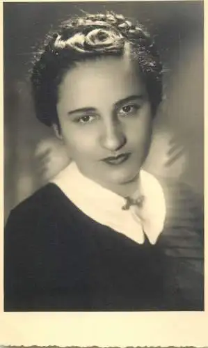 Romania souvenir photo postcard portrait 1941