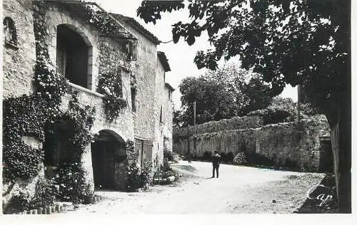 France Saint Paul de Vence - un coin de village et les remparts