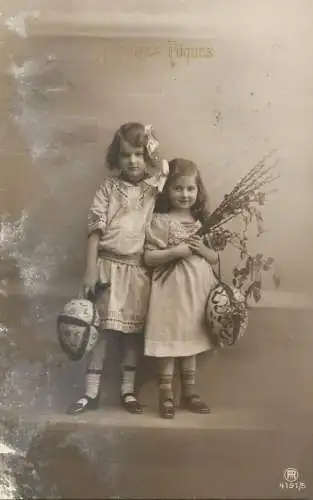 Easter greetings fantaisie Paques coiffure eggs dress girls flowers children