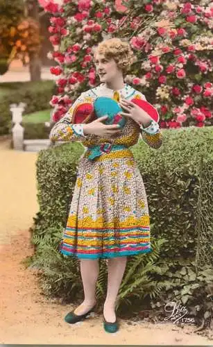 Easter greetings fantaisie Paques coiffure eggs dress flowers