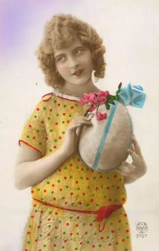 Easter greetings fantaisie Paques coiffure egg dress