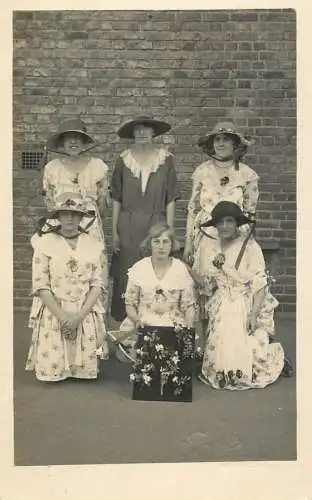 Social history souvenir photo elegant ladies hat