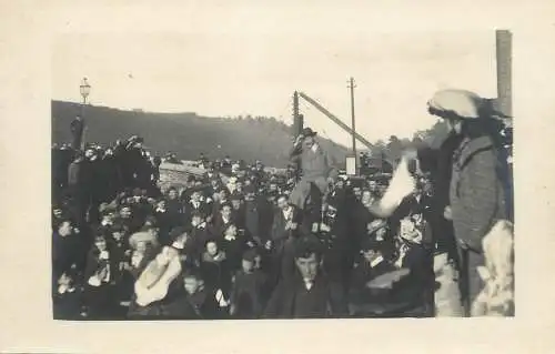 Social history souvenir photo elegant crowd