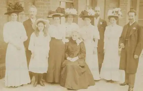 Social history souvenir photo elegant group photo family lady hat