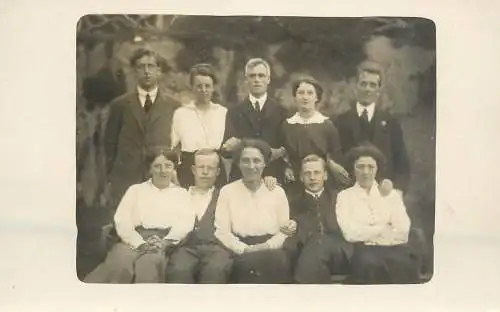 Social history souvenir photo elegant group photo family