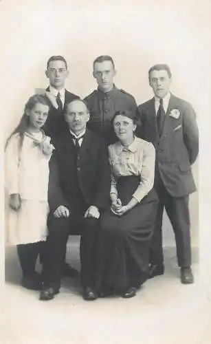 Social history souvenir photo elegant group photo family