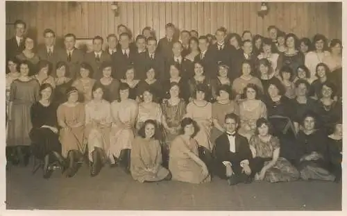 Social history souvenir photo elegant group photo lady