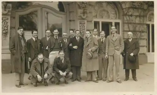 Social history souvenir photo elegant men reunion hat