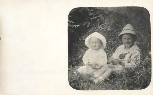 Children and family groups portraits and scenes souvenir photo baby bebe hat nature