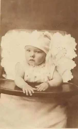 Children and family groups portraits and scenes souvenir photo Nagyvarod 1926 baby bebe