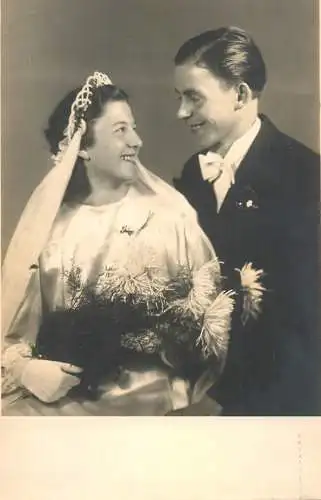 Family social history marriage wedding souvenir photo bride groom joy couple bouquet