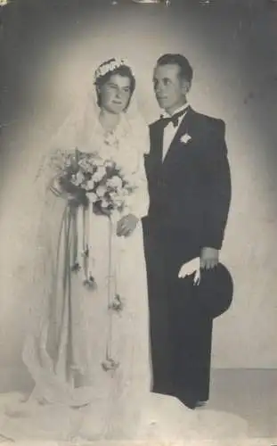 Family social history marriage wedding souvenir photo bride groom bouquet