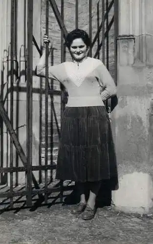 Anonymous persons women portraits & scenes souvenir photo elegant woman 1956 citybreak Augsburg
