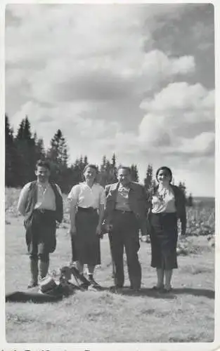 Anonymous persons social history souvenir photo postcard family nature