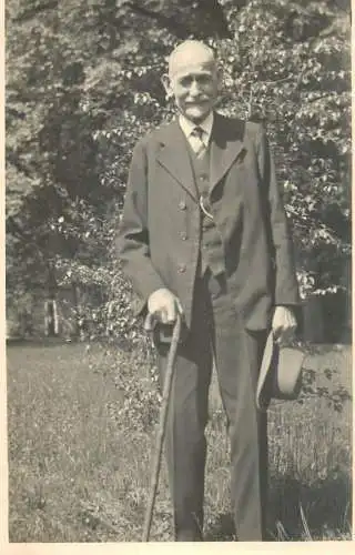 Anonymous persons social history souvenir photo postcard elegant man 1940