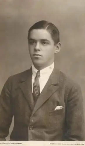 Anonymous persons social history souvenir photo postcard elegant young man 1924