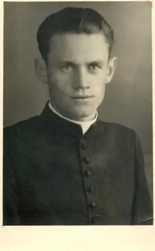 Anonymous persons social history souvenir photo postcard elegant young man catholic