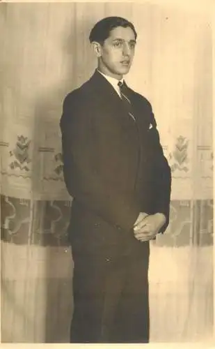 Anonymous persons social history souvenir photo postcard elegant man