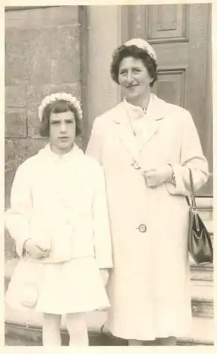 Anonymous persons social history souvenir photo postcard elegant family mother daughter communion