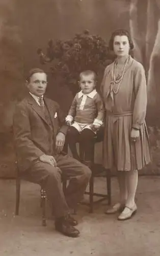 Anonymous persons social history souvenir photo postcard elegant family pearls child