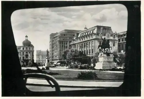 Romania Bucuresti Piata Universitatii statuia lui Mihai Viteazul