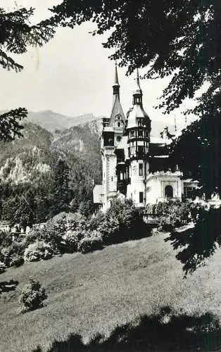 Romania Vedere din Sinaia Castelul-muzeu Peles