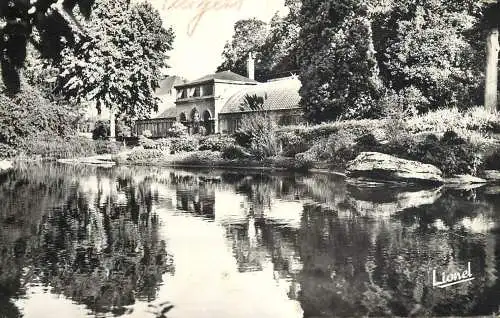 France Angers (Maine et Loire) - Jardin des Plantes Le lac vers les Serres