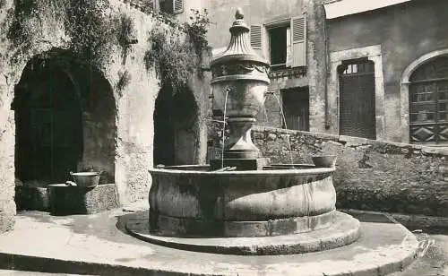 France Saint Paul de Vence - vieille fontaine