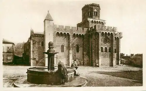 France Royat Eglise fortifiee