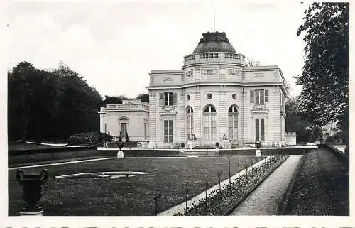France Paris Bagatelle La Chateau & le Jardin Anglais