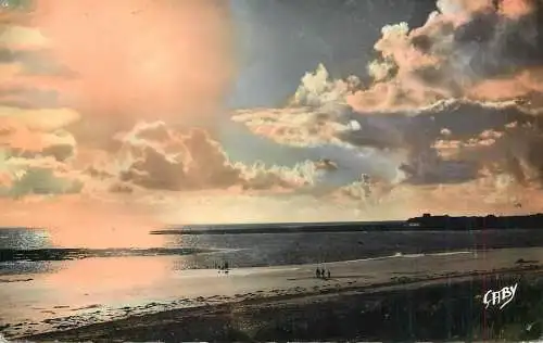 France Ile d'Oleron Dolus coucher de soleil sur la Grande Cote