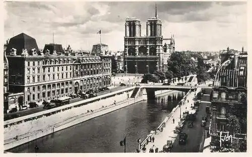 France Paris Notre Dame vue de la Place St Michel