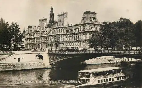 France Paris Hotel de Ville & Pont de l'Arcole ferrybboat