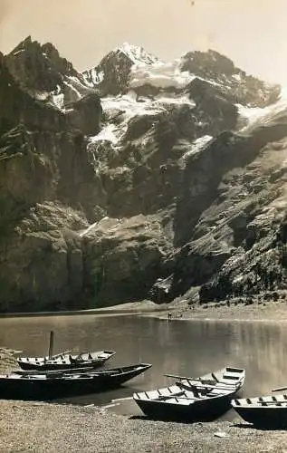 Switzerland Morgenstimmung am Oeschinensee "Die Flotte" mit Blumilsalp