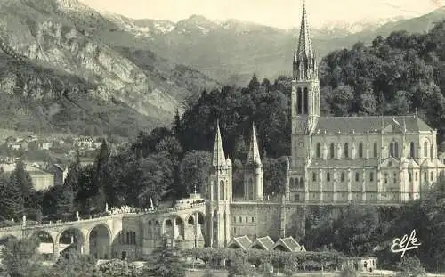 France Lourdes Les rampes & la Basilique