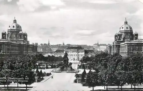 Austria Wien Staatsmuseen mit Maria Theresien-Denkmal