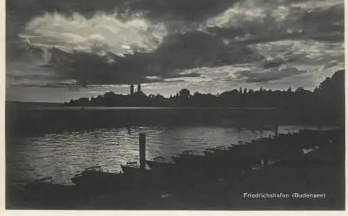 Germany Friedrichshafen am Bodensee bei Nacht