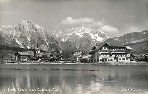 Austria Seefeld Tirol Seekapelle gegen Dreitorspitze