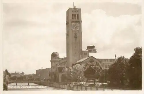 Postcard Germany Munchen Deutsches museum clocktower
