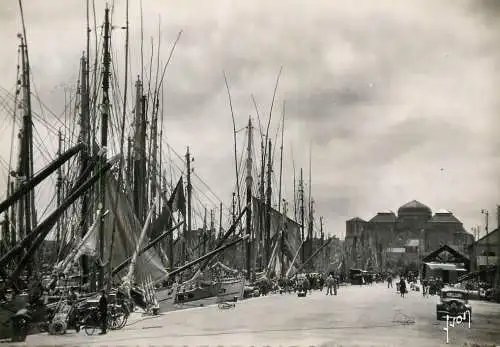 Sailing & navigation themed postcard Concarneau Finistere Quai Carnot Sailing Vessels