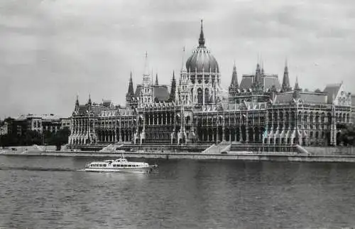 Sailing & navigation themed postcard Budapest Danube cruise ship