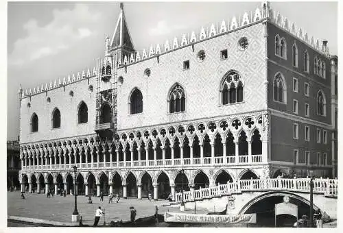Sailing & navigation themed postcard Venice Ducal palace gondola