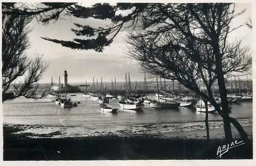 Sailing & navigation themed postcard sailing vessels harbour Oleron lighthouse