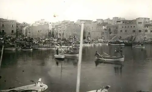 Sailing & navigation themed postcard La Escala playa harbour rowboat