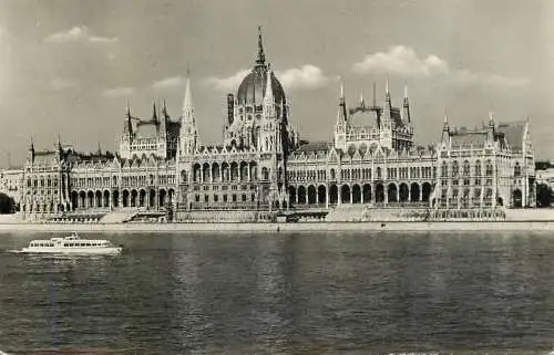 Sailing & navigation themed postcard Budapest Parliament cruise ship