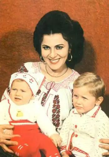 Postcard Stage & screen stars postcard ACIN Romania Irina Loghin si copii