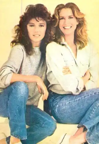 Postcard Stage & screen stars postcard ACIN Romania Jacqueline Bisset Candice Bergen