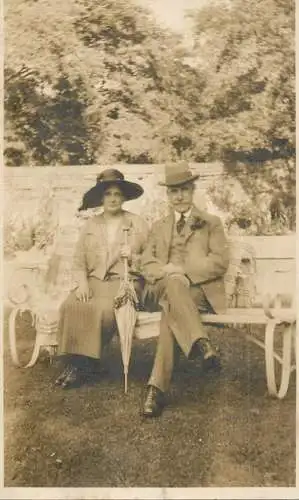 Photograph social history elegance family portrait couple haircut White Studioglam hat