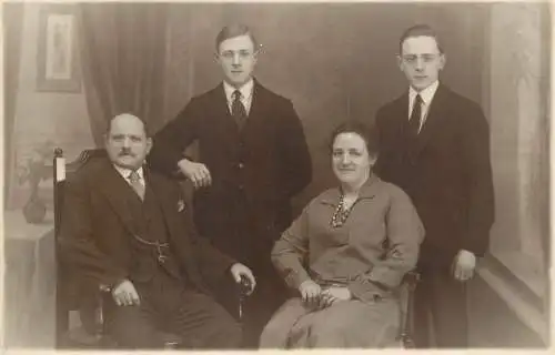 Photograph social history elegance family portrait