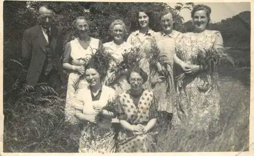 Photograph social history elegance women in nature joy